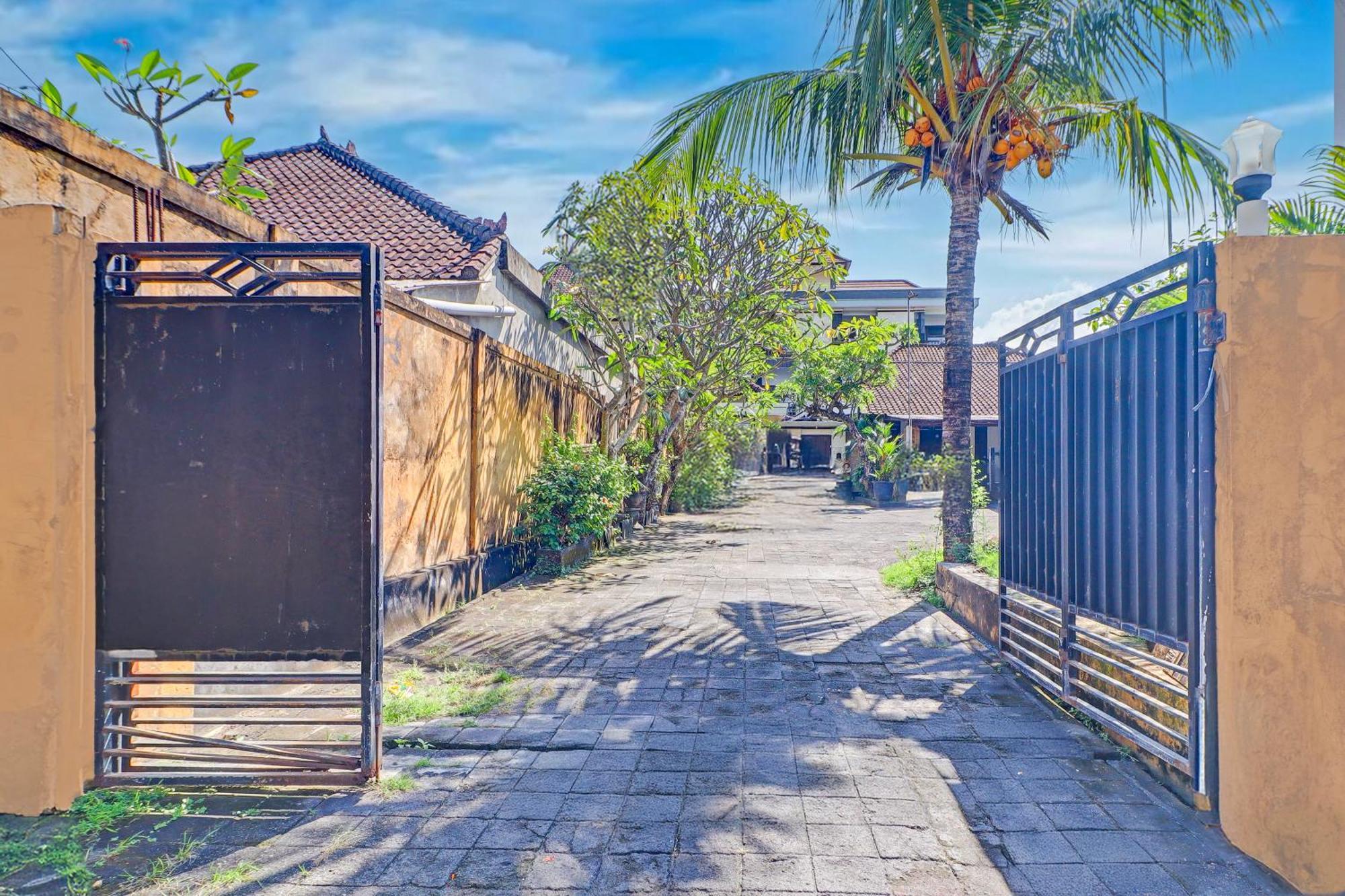 Collection O Bali Near Kedonanan Beach Formerly New Asta Graha Homestay Jimbaran Exterior foto